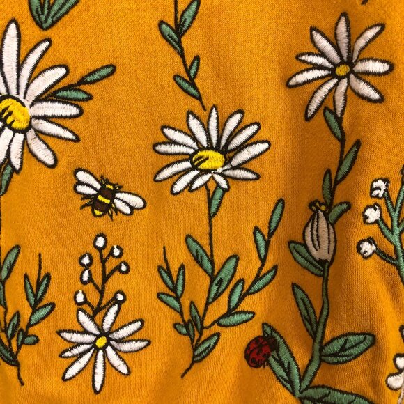 Disney Winnie The Pooh Floral Embroidered Sweatshirt Sz Small Yellow Daisies Bee - Picture 6 of 8